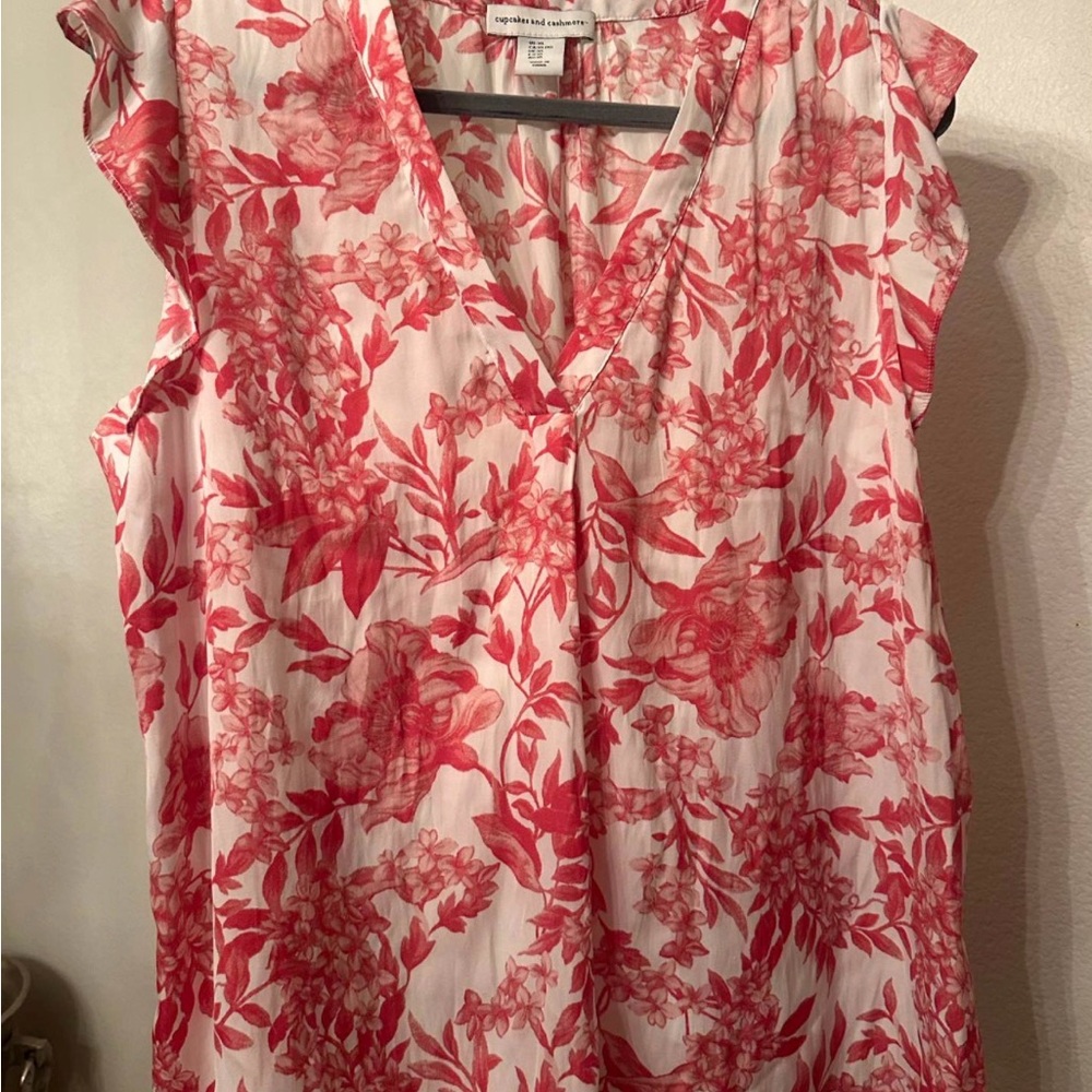 cupcakes & cashmere Coral-Pink Floral V-Neck Cap Sleeve Blouse